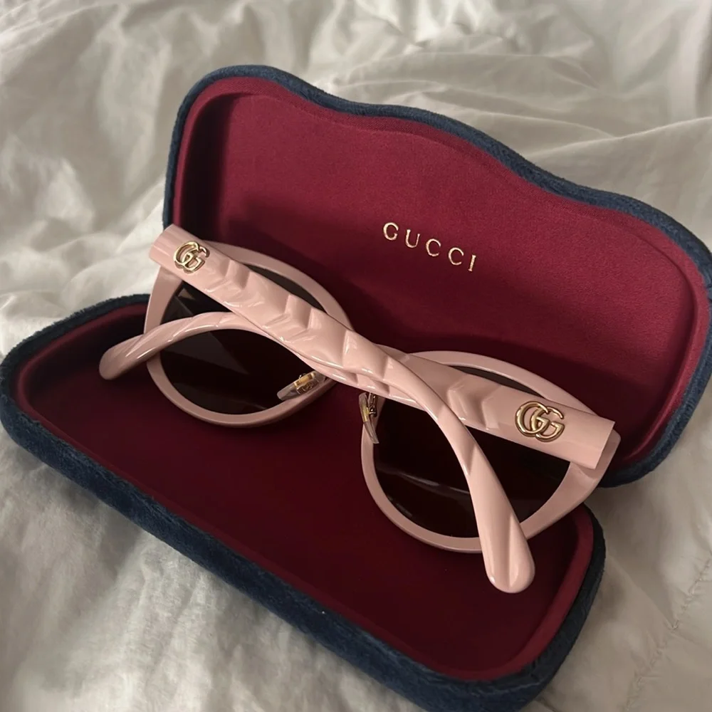 Pink Gucci Sunglasses with glasses case - Picture 4 of 4